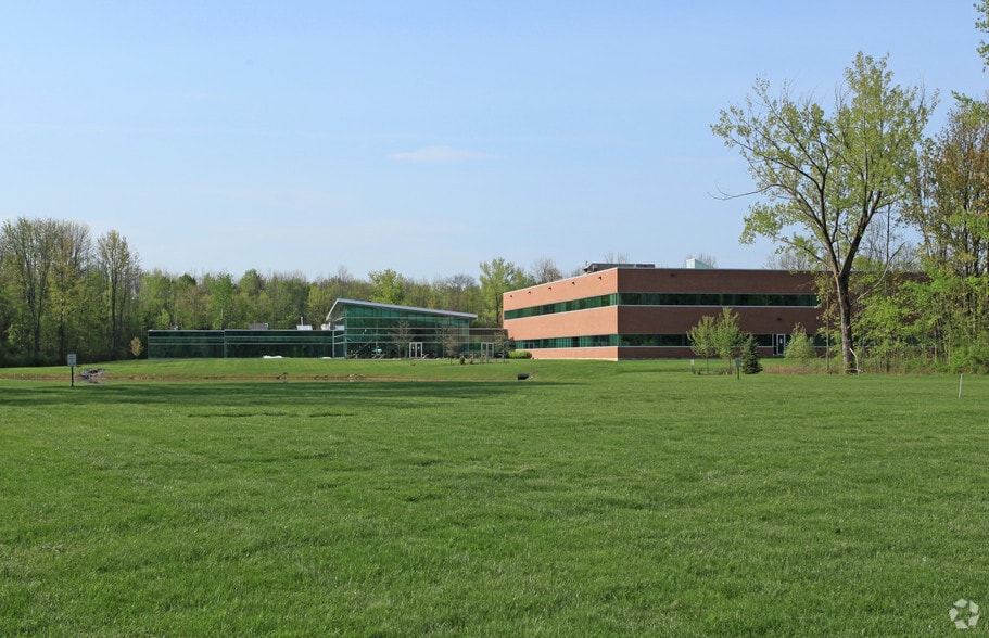 85 Collamer Crossings, East Syracuse, NY for sale - Building Photo - Image 3 of 4