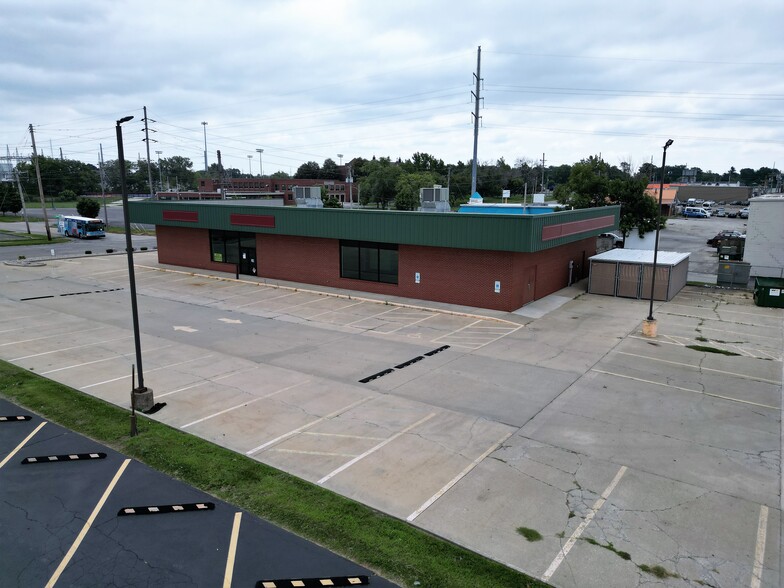 2875 N Water St, Decatur, IL for lease - Building Photo - Image 2 of 2