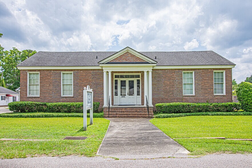 221 First St, Moncks Corner, SC for sale - Building Photo - Image 1 of 1