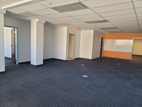 300 S Washington Sq, Lansing, MI for lease Interior Photo- Image 2 of 8