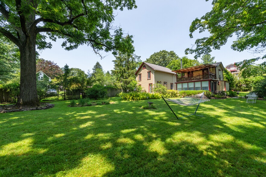 117 W Bridge St, New Hope, PA 18938 The Umpelby House Bed and