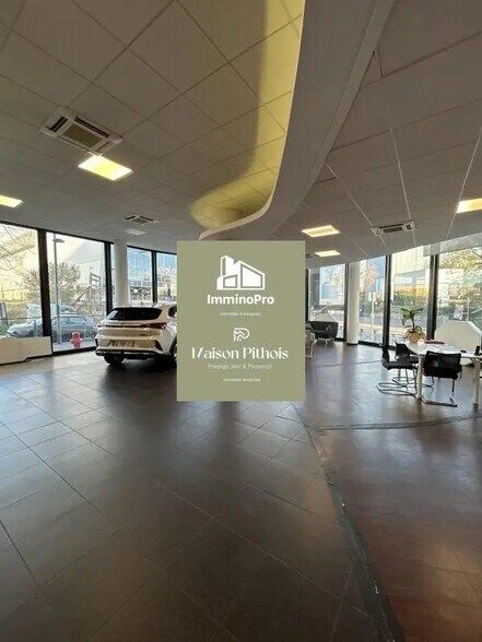 Retail in Marseille for lease - Interior Photo - Image 1 of 6