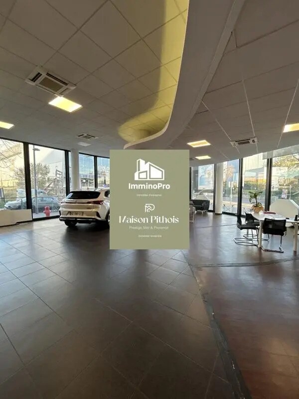 Retail in Marseille for lease Interior Photo- Image 1 of 7