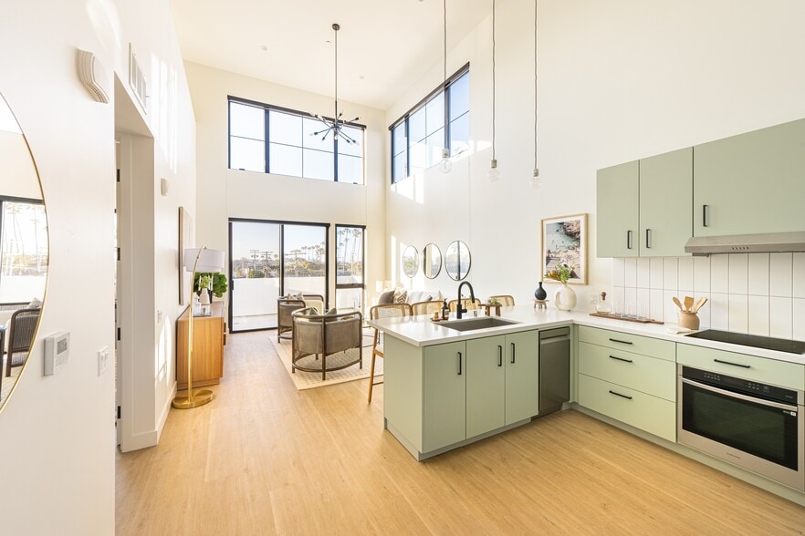 1931 S Coast Hwy, Oceanside, CA for sale - Interior Photo - Image 2 of 7