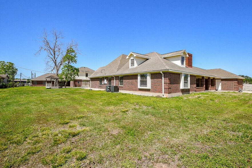 1411 1/2 Guadalupe St, Stafford, TX for sale - Building Photo - Image 3 of 18