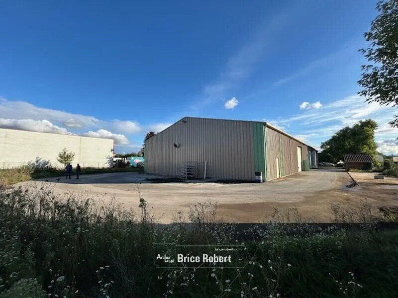 Flex in Trévoux for lease Building Photo- Image 1 of 69