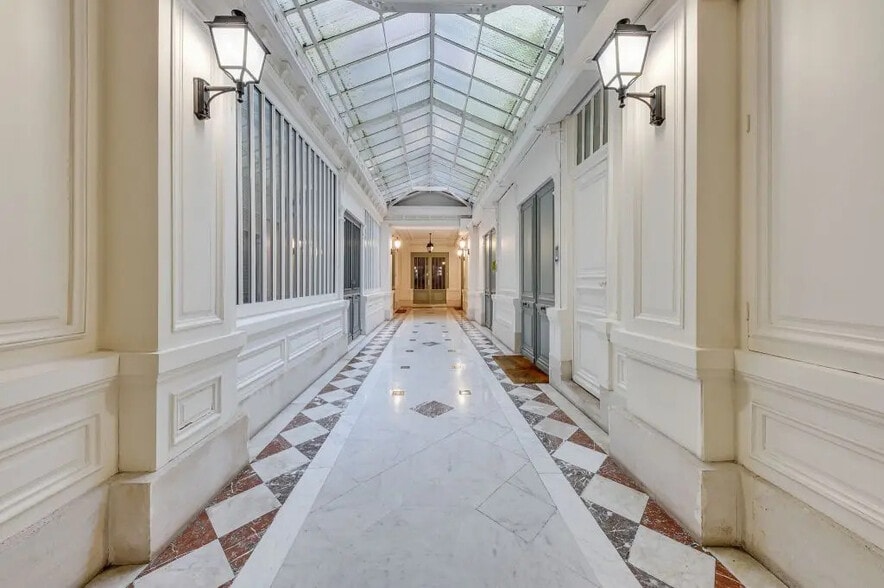 20-22 Rue Richer, Paris for lease - Building Photo - Image 1 of 13