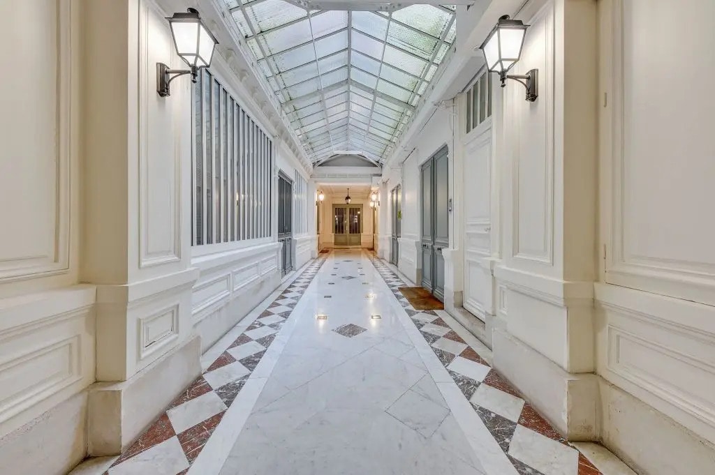 20-22 Rue Richer, Paris for lease Building Photo- Image 1 of 14