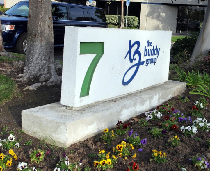 7 Studebaker, Irvine, CA for lease - Building Photo - Image 3 of 5