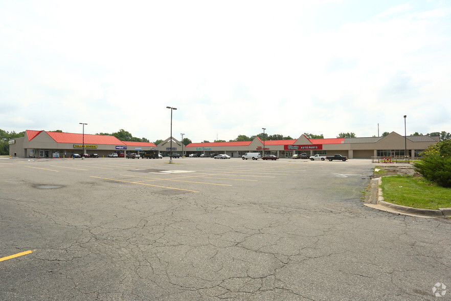 27425-27565 Michigan Ave, Inkster, MI for lease - Primary Photo - Image 1 of 5