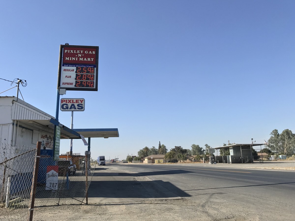 163 S Main St, Pixley, CA 93256