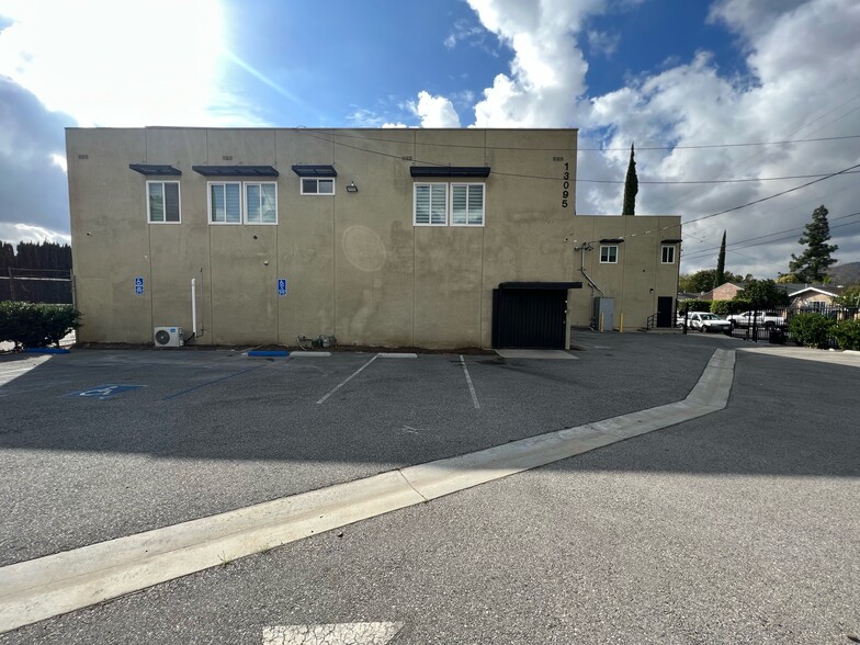 13095 San Fernando Rd, Sylmar, CA for lease - Building Photo - Image 2 of 24