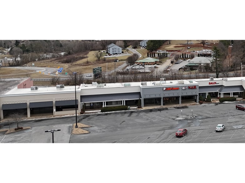 308-386 Towne Center Dr, Abingdon, VA for lease - Building Photo - Image 3 of 5