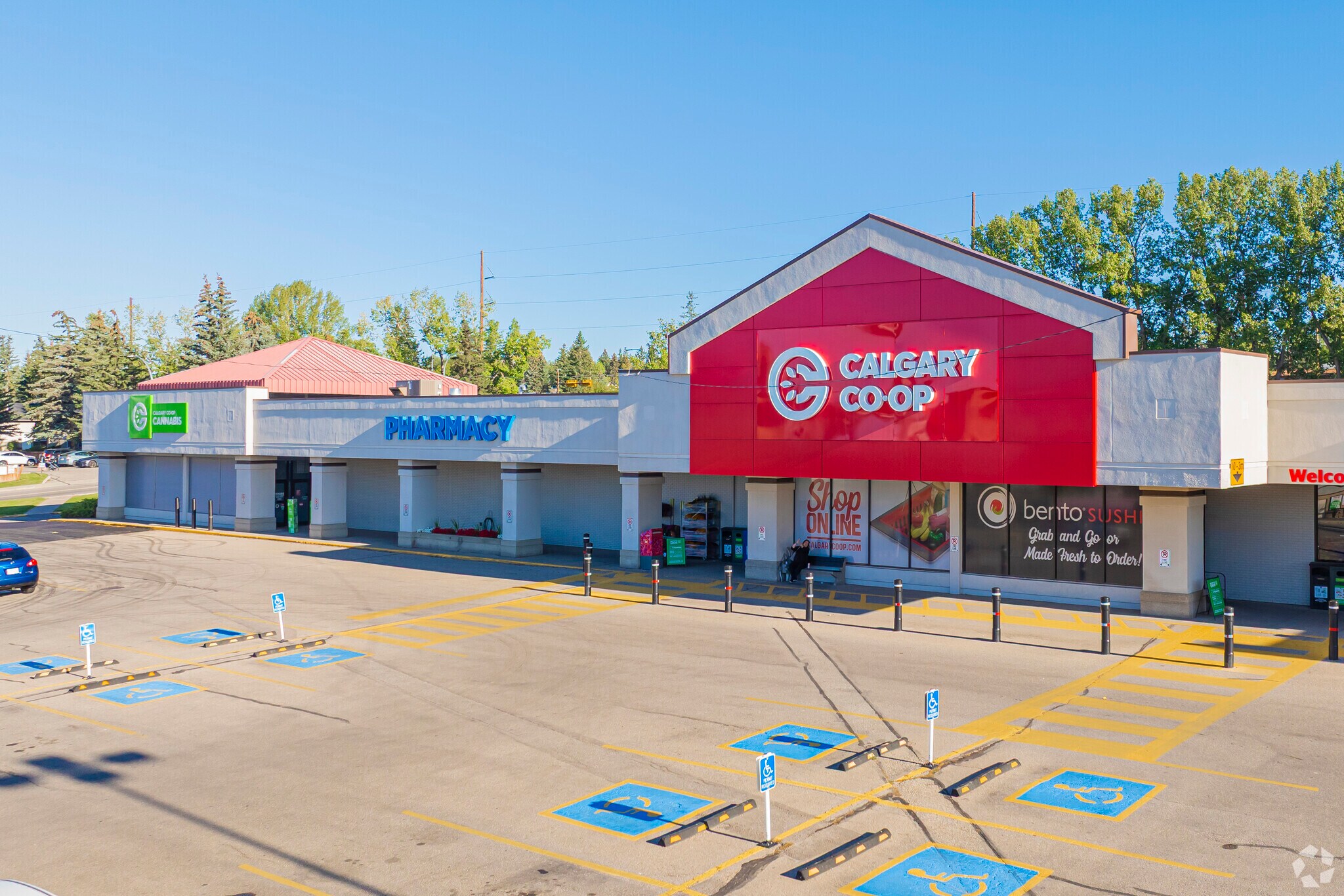 5505 Shaganappi Trl NW, Calgary, AB for sale Primary Photo- Image 1 of 1