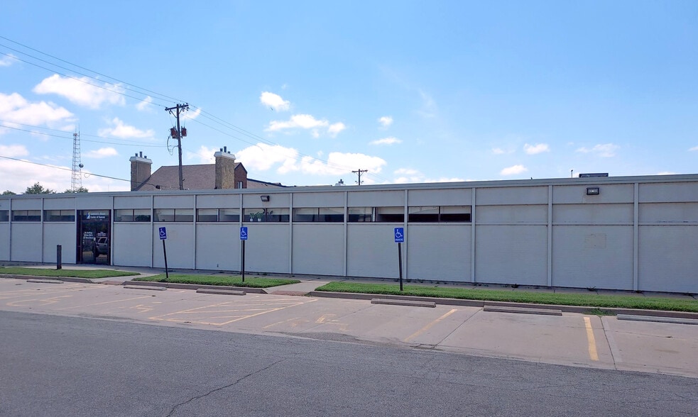 940 N Waco Ave, Wichita, KS for lease - Building Photo - Image 2 of 4