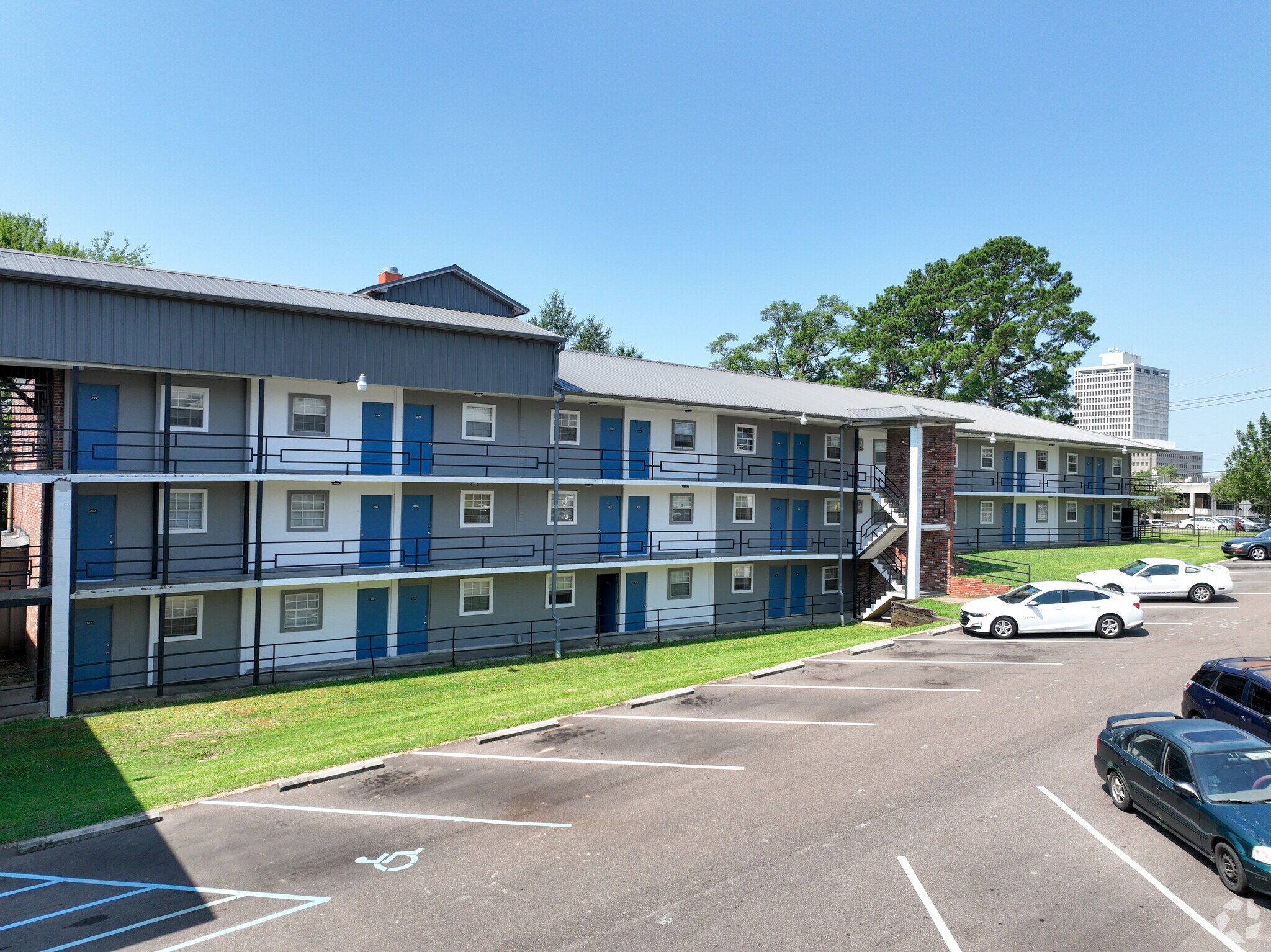 700712 N Jefferson St, Jackson, MS 39202 Deville Apartments