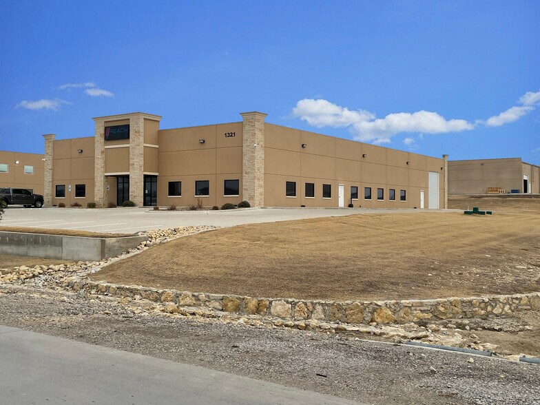 1321 Ranchers Legacy Trl, Fort Worth, TX for sale - Primary Photo - Image 1 of 1