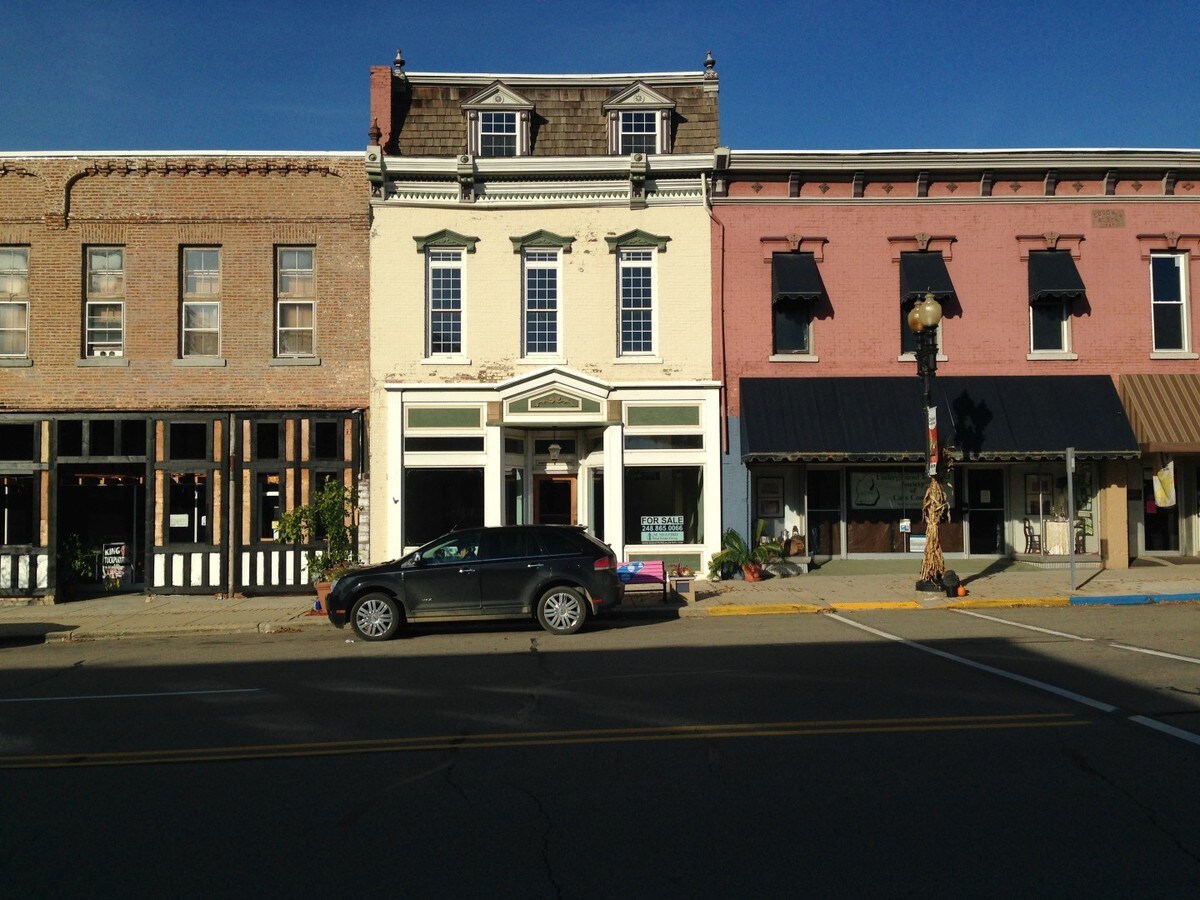 142 S Broadway St, Cassopolis, MI 49031