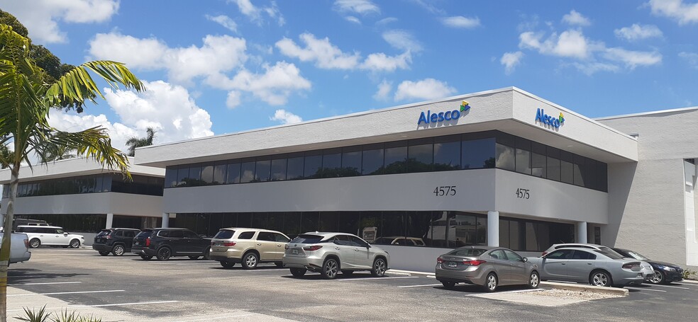 4575 Via Royale, Fort Myers, FL for lease - Building Photo - Image 1 of 10