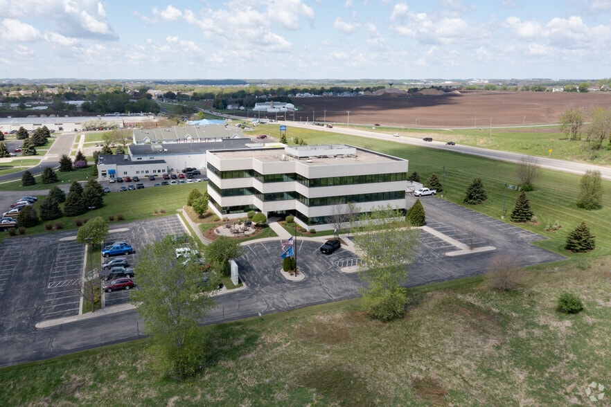 251 Progress Way, Waunakee, WI for lease - Building Photo - Image 2 of 5