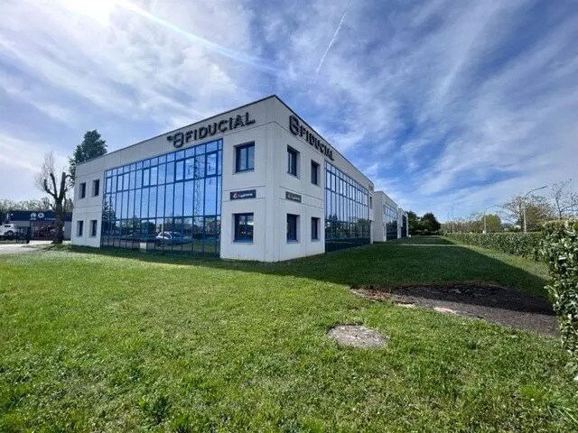 Location Bureaux 180 m² - Photo 1