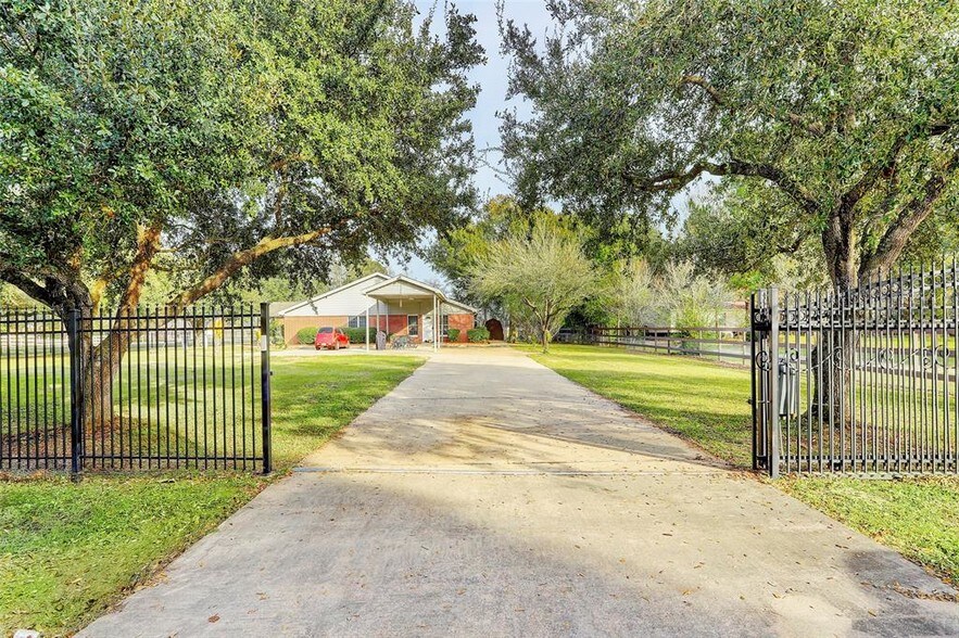 18211 Kz Rd, Cypress, TX 77433