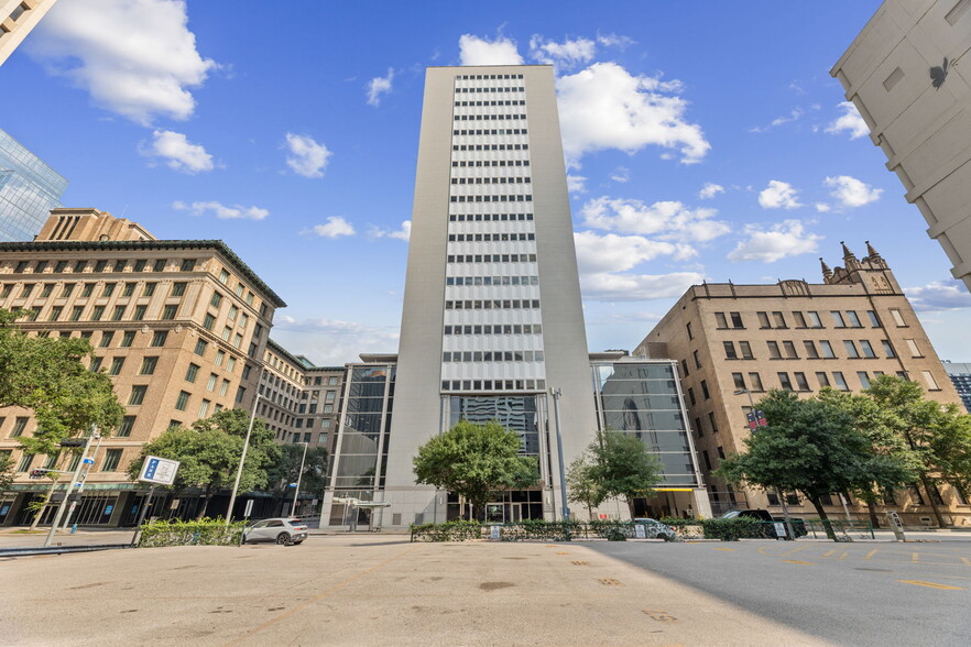 1300 Main St, Houston, TX for lease - Building Photo - Image 2 of 13