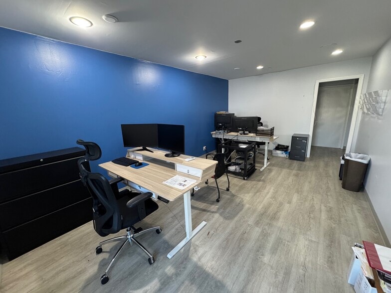 1400 Forsythe Rd, West Palm Beach, FL for lease - Interior Photo - Image 2 of 5