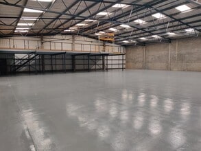 Field End, Long Crendon for lease Interior Photo- Image 2 of 5