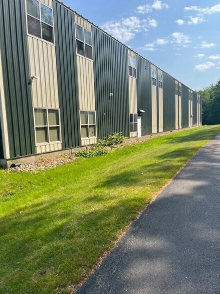 431 Route 108, Somersworth, NH for lease - Building Photo - Image 3 of 11