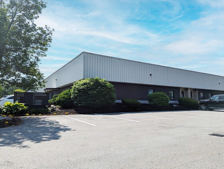 4 Townsend West, Nashua, NH for lease - Building Photo - Image 1 of 4