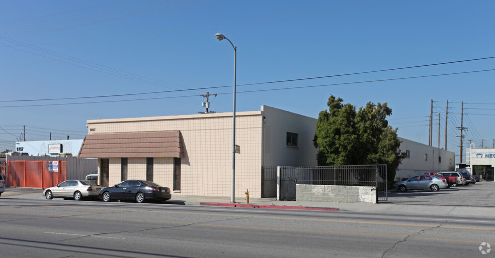 9767 Glenoaks Blvd, Sun Valley, CA for lease - Building Photo - Image 1 of 4