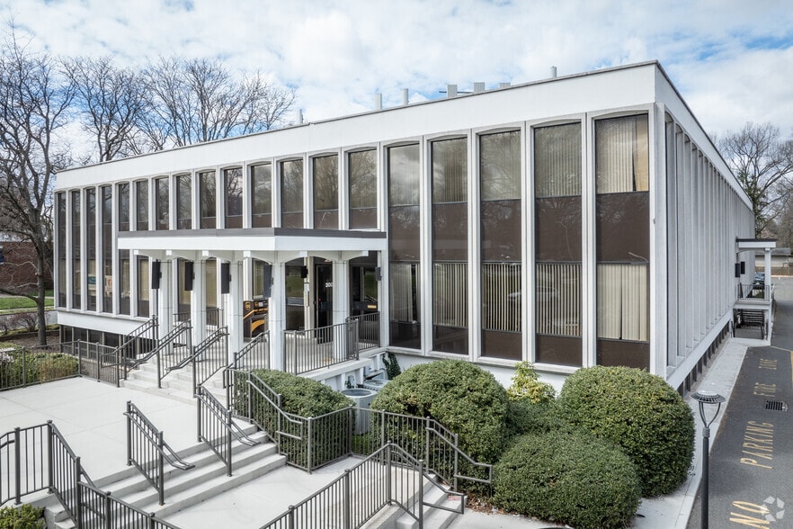 300 Knickerbocker Rd, Cresskill, NJ for lease - Primary Photo - Image 1 of 18