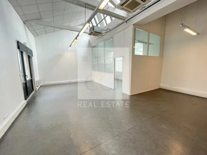 Office in Lyon for lease - Interior Photo - Image 2 of 9