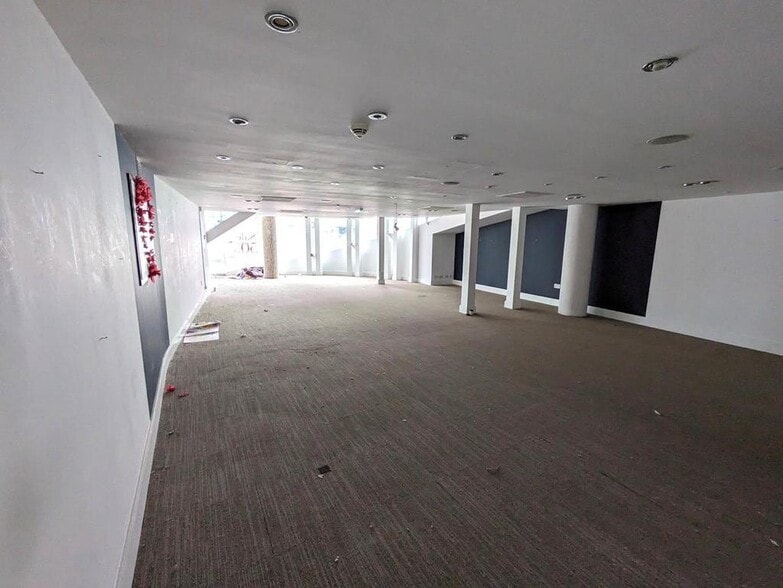 High St, Guildford for lease - Interior Photo - Image 2 of 5