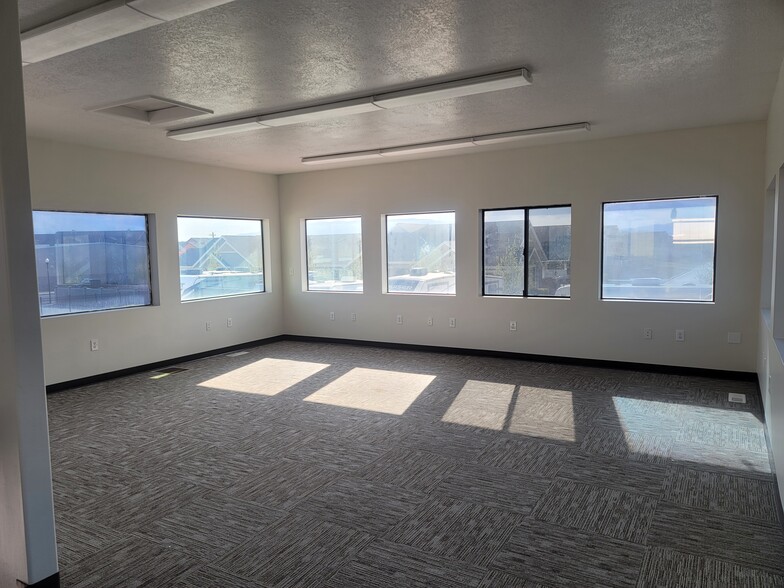 672 W 220 S, Pleasant Grove, UT for lease - Building Photo - Image 3 of 9