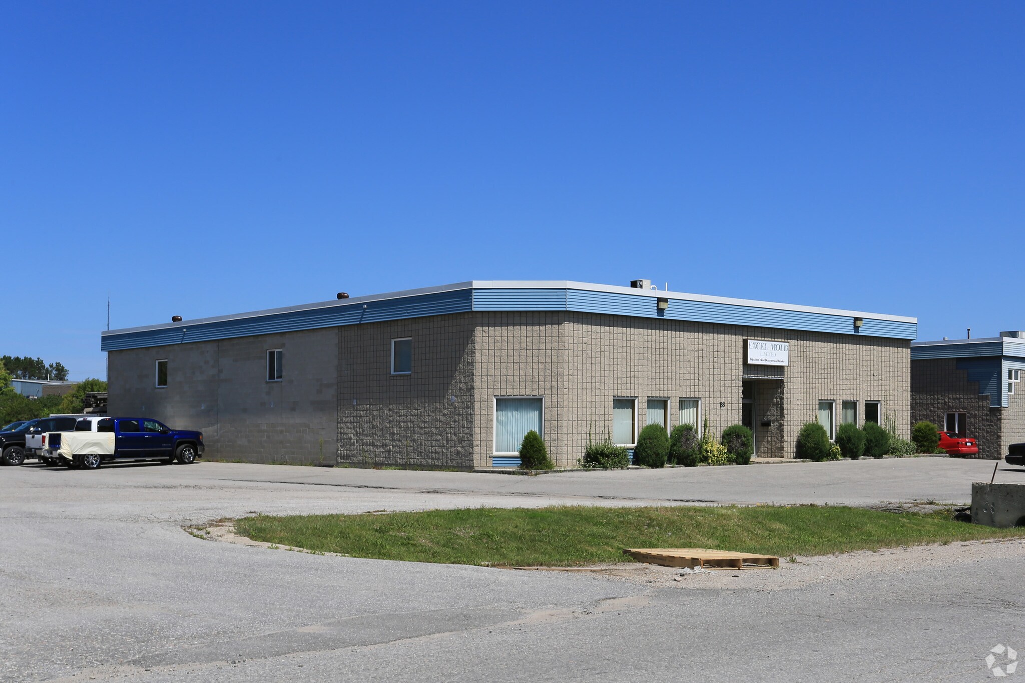 88 Ellis Dr, Barrie, ON for sale Primary Photo- Image 1 of 1