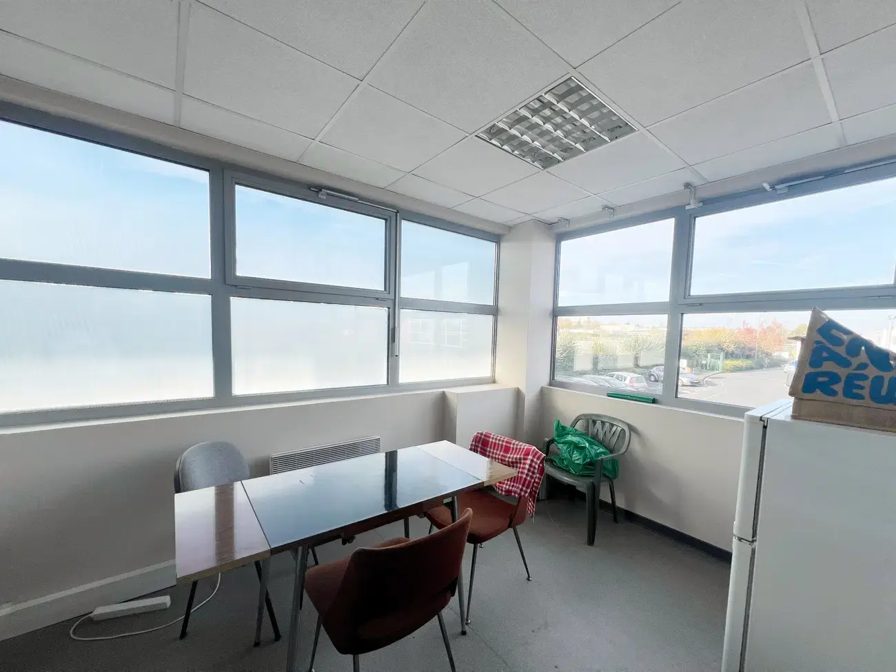 Flex in Beauvais for lease Interior Photo- Image 1 of 5