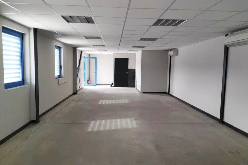 Flex in Narbonne for lease - Interior Photo - Image 3 of 5