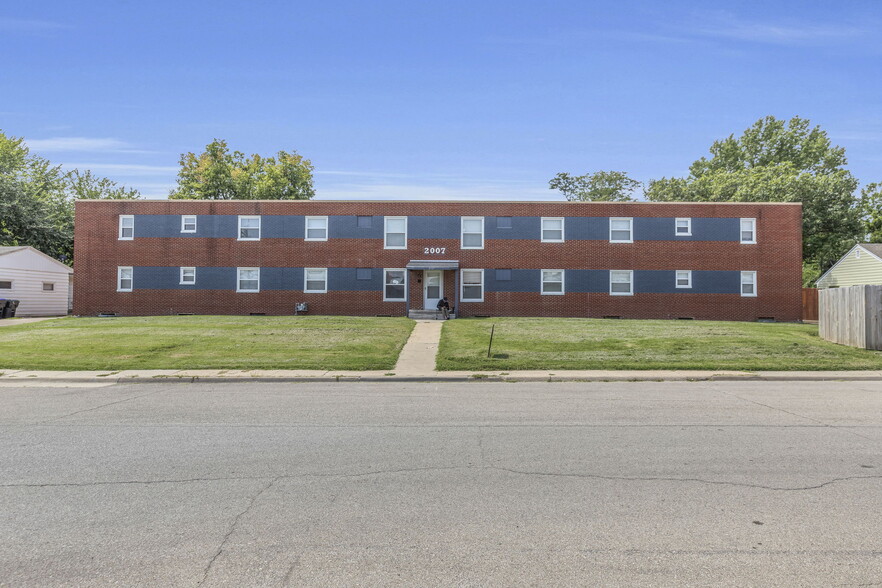 2007 SW Mission Ave, Topeka, KS for sale - Primary Photo - Image 1 of 14