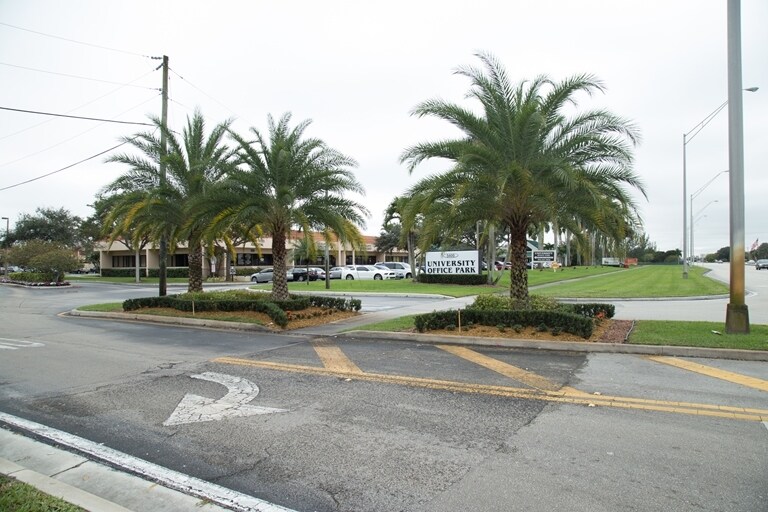 5400 S University Dr, Davie, FL for sale - Building Photo - Image 2 of 7