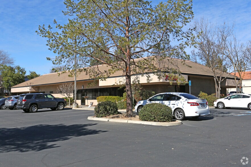 7339 N 1st St, Fresno, CA for lease - Primary Photo - Image 2 of 25