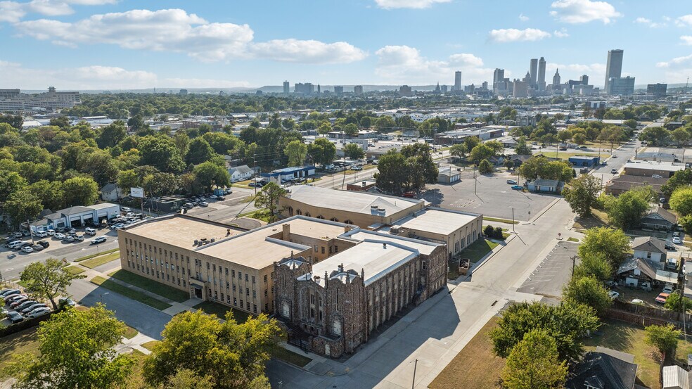 1915 E 3rd St, Tulsa, OK for sale - Primary Photo - Image 1 of 1