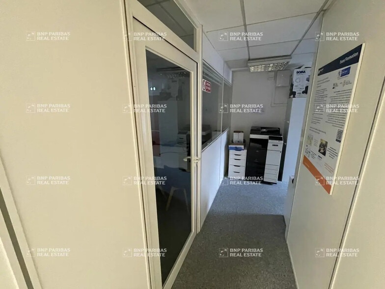 5 Place Jean Jaurès, Tours for lease - Interior Photo - Image 3 of 10