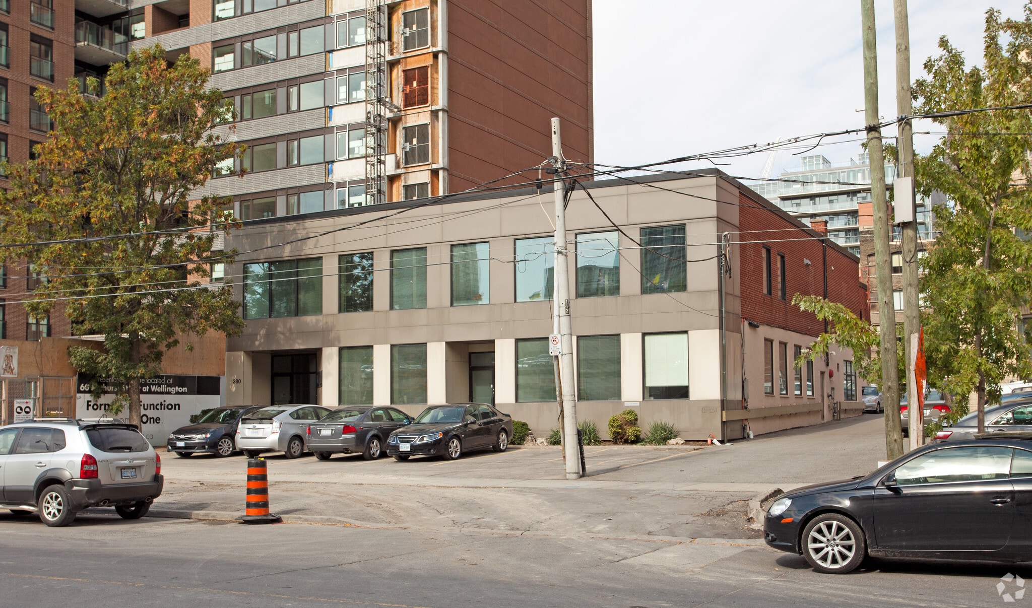 380 Wellington St W, Toronto, ON for lease Primary Photo- Image 1 of 3