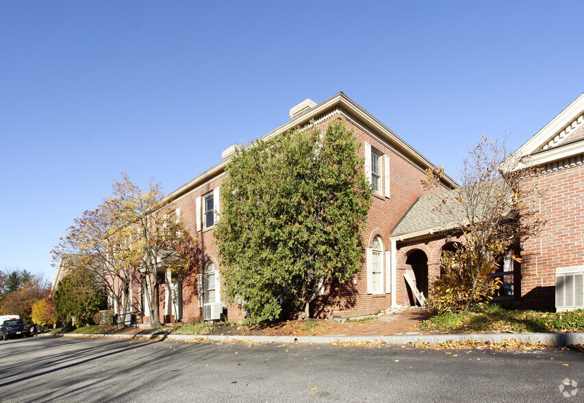 116 S River Rd, Bedford, NH 03110