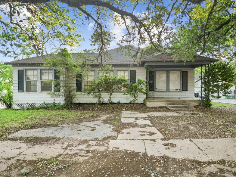 928 University Ave, Huntsville, TX for sale - Primary Photo - Image 1 of 17