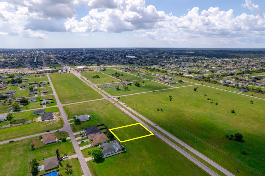 1972 Diplomat Pky E, Cape Coral, FL for sale - Building Photo - Image 2 of 4