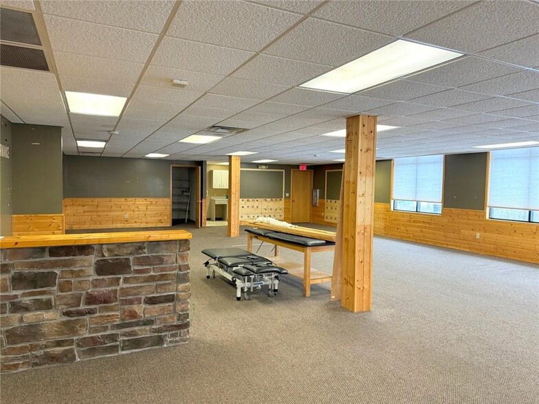 1507 W Knapp St, Rice Lake, WI for lease - Interior Photo - Image 2 of 10