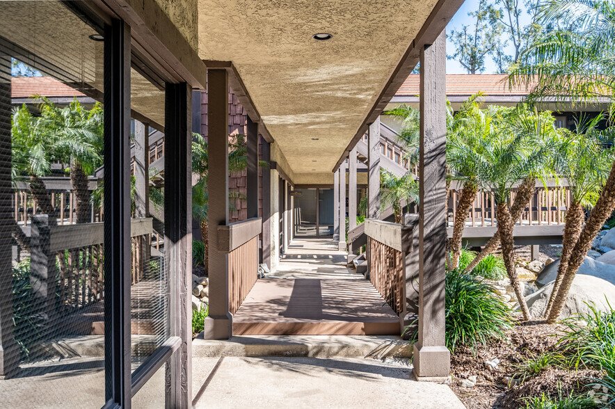 505 N Tustin Ave, Santa Ana, CA for lease - Building Photo - Image 3 of 12